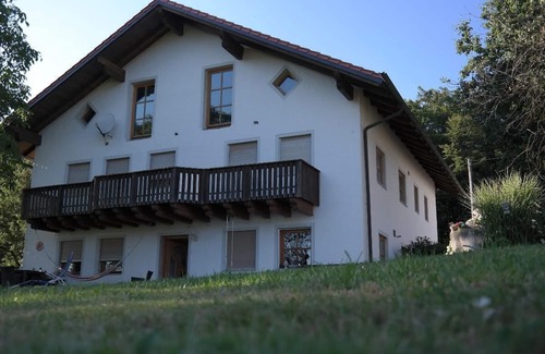Hauzenberg Apartment | Ferienwohnung mit Sonnigem Südbalkon