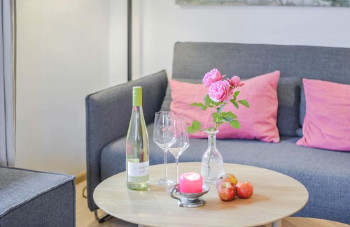 Uebersee Apartment | 'Ferienwohnung Mittertenn Alte Gendarmerie Übersee' with Mountain View, Shared Garden and Wi-Fi