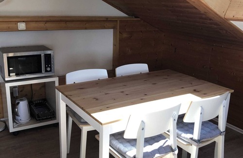 Chieming Apartment | Ferienwohnung Nimscholz für 2 Personen mit Balkon, 48m²