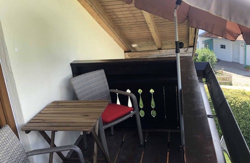 Chieming Apartment | Ferienwohnung Nimscholz für 2 Personen mit Balkon, 48m²