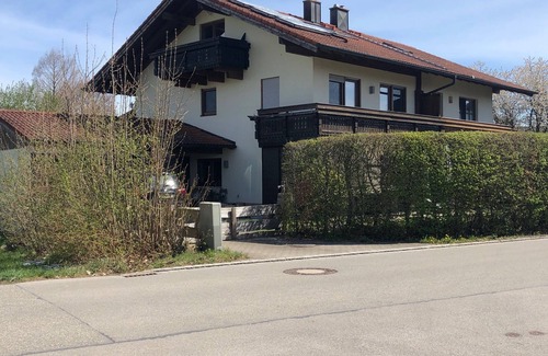 Chieming Apartment | Ferienwohnung Nimscholz für 2 Personen mit Balkon, 48m²