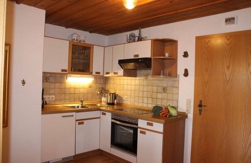 Teisendorf Apartment | Ferienwohnung Nr. 2 (43 qm) 2-4 Pers. 1 Schlafzimmer, Wohnküche, Dusche/WC, Balkon