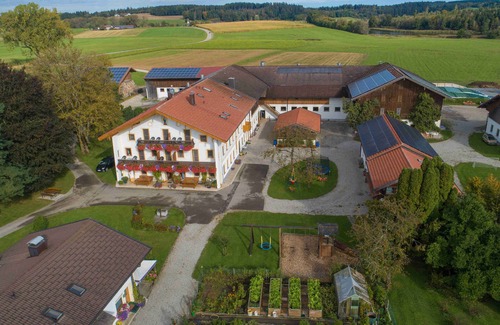Seeon-Seebruck Apartment | Ferienwohnung Nr. 4 mit Südbalkon, 65qm