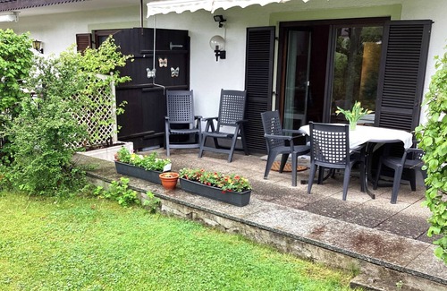 Bad Endorf Apartment | Ferienwohnung Reckzeh 63 qm mit Terrasse und Separatem Schlafzimmer