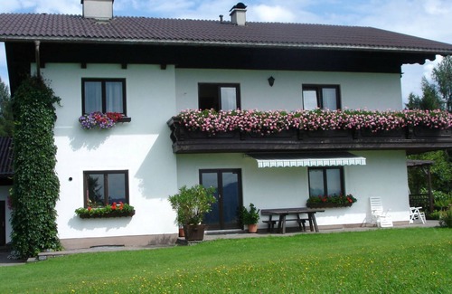 Weyregg am Attersee Apartment | Ferienwohnung Seeblick - Haus Gertraud Brand