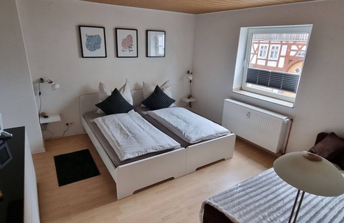 Diemelstadt Apartment | Ferienwohnung Simon Platz für bis zu 4 Personen. Haustierfreundlich!