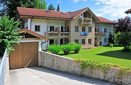 Bad Feilnbach Apartment | Ferienwohnung Sulzberg bis 3 Personen, 1 seperates Schlafzimmer, Erdgeschoss, Südterrasse