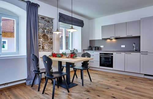Unterammergau House | Ferienwohnung Vergissmeinnicht - Gasthof Stern