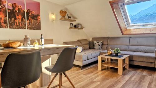 Ried Apartment | Ferienwohnungen Wolf - Wohnung "Falkenstein" mit 3 Zimmer
