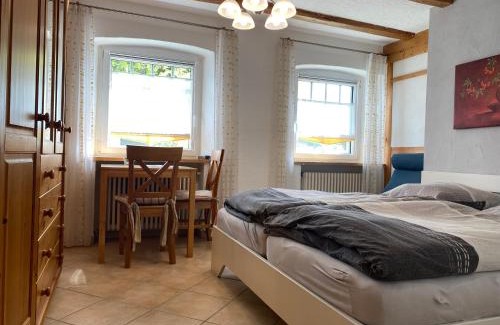 Wilhelmsdorf House | Ferienzimmer Oelhaf Zimmer in Grau Self Check-In mit Key Tresore