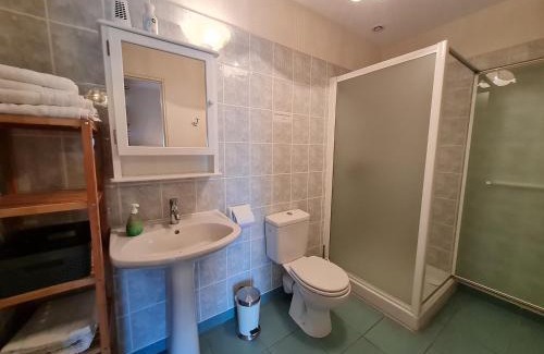 Cravant Bed & Breakfast | Ferme rénovée au calme - 4 chambres, petit-déjeuner inclu - FR-1-590-450