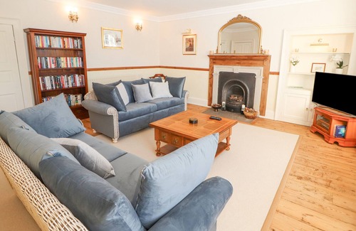 Middleham Cottage | FERNDALE HOUSE, family friendly, with a garden in Middleham