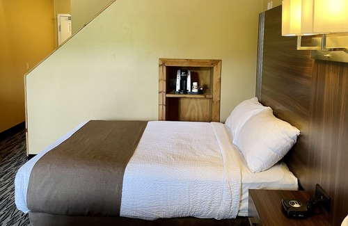 East Kootenay House | Fernie Stanford Hotel & Resort - Family Suite