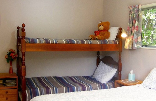 Moetapu Bay Cottage | Fernleigh - Moetapu Bay Holiday Home