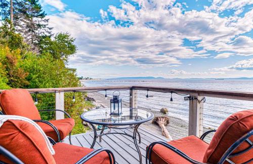 Point Roberts House | Ferry Viewer Cottage, Unit 1