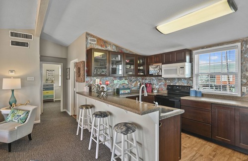 Bermuda Beach House | Few Steps from beach, fabulous view from ginormous gated deck!
