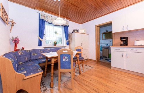 Bad Koetzting Apartment | FeWo Austragsstüberl | Ferienwohnung für 2 Personen mit Treppenlift