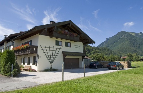 Marquartstein Apartment | Fewo Nr. 1 Spatz 2 bis 3 Personen, 60 qm, 1-2 Schlafzimmer, 1-2 Du/wc , 2 Balkon, Wlan, 1. Stock