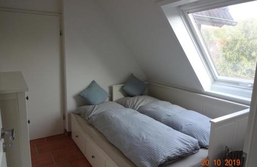 Westerdeichstrich Apartment | Fewo Schröder - BUDE 63a - mit Strandkorb am Meer - inklusive Bettwäsche und Handtücher