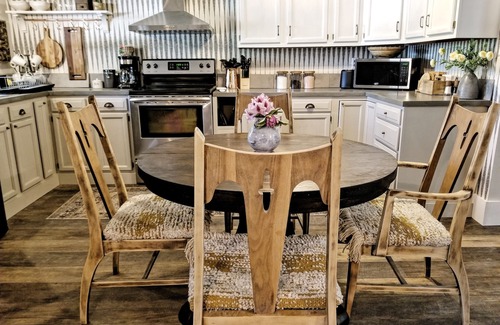 Glade Spring Apartment | FIDDLEHEAD LOFT🌿 Peaceful & charming space 1.4 miles from I-81, Exit 29.