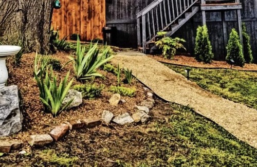 Glade Spring Apartment | FIDDLEHEAD LOFT🌿 Peaceful & charming space 1.4 miles from I-81, Exit 29.