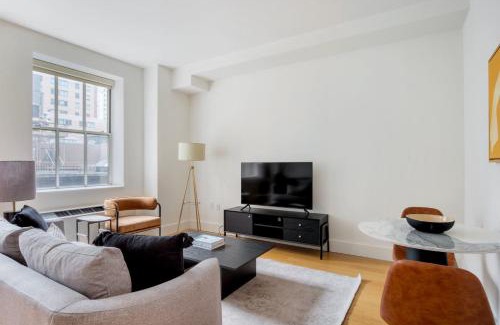 Financial District Apartment | FiDi jr 1br w bar lounge gym nr wall street NYC-1345