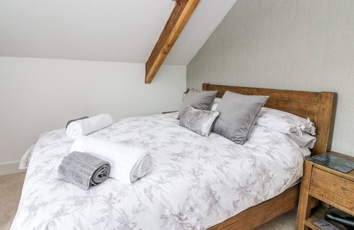 Llanybydder Cottage | FIELD VIEW, pet friendly, character holiday cottage in Llanybydder