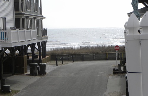 Myrtle Beach House | Fifth House From The Beach- 2 bdrm-2 bath-Sleeps 8 "Ocean Breeze 913"