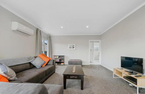 Springfield House | Figtree Bungalow - Rotorua Holiday Home
