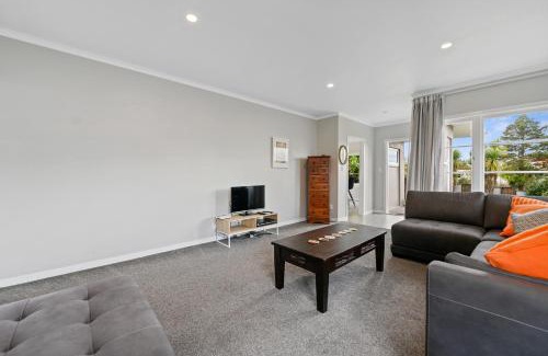 Springfield House | Figtree Bungalow - Rotorua Holiday Home