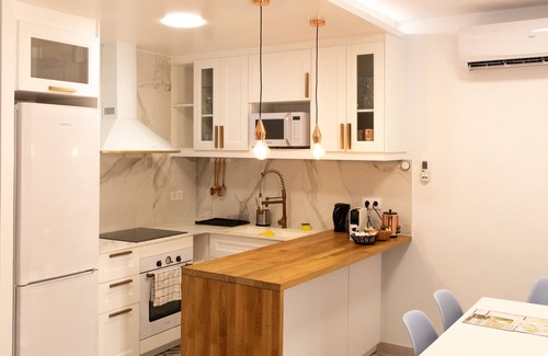 Figueres Apartment | Figueres Center A 4-minute walk from the Dalí Museum! Spirals Stairs Duplex terrace