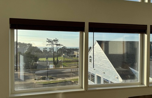 Yachats House | Fillabuster Bay, No gridlock, just endless relaxation! Enjoy beautiful sunsets!