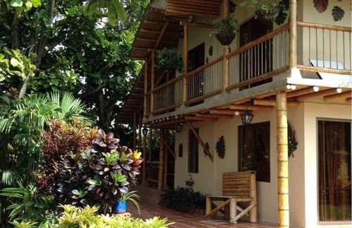 Montenegro House | Finca Grupos Grandes Cerca Al Parque Del Café. Cerca a Quimbaya Quindío