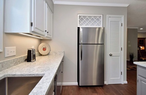 Blowing Rock Condo | Finch 8 | Restaurant, Pool, Spa