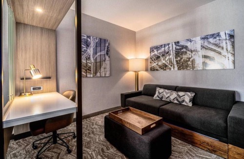 Oakland House | FIND SUITE SOPHISTICATION AT OAKLAND, CA