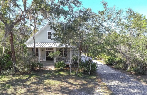 Apalachicola House | Find Tranquility at Rivercrest!