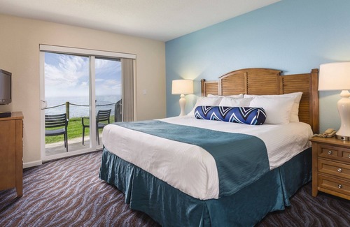 Depoe Bay Resort | Fine dining with vast views of the ocean!