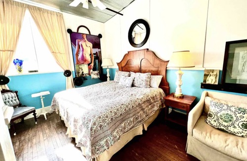 Ferdinand Apartment | Fine Furniture Factory Luxury 2 Bedroom Apartment