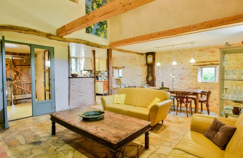 Degagnac House | Fine holiday home with a shared pool