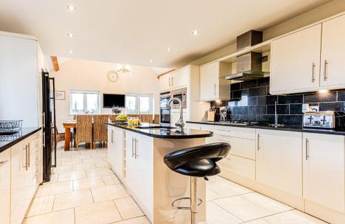 Holywell House | Finest Retreats - Groes Faen Bach Farmhouse