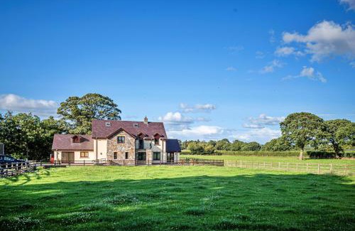 Holywell House | Finest Retreats - Groes Faen Bach Farmhouse