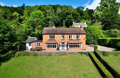 Symonds Yat House | Finest Retreats - Riversdale Lodge