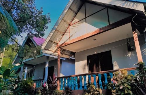Tioman Island Ski Chalet | Fiqthya Chalet & Cafe