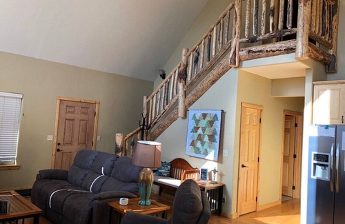 Ponderosa Pines Cabin | Fir Oasis Cozy Mountain Cabin