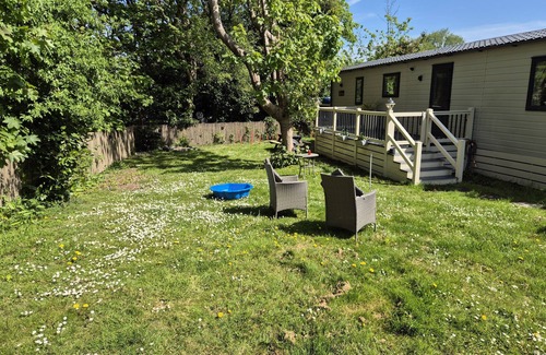 St Leonards-On-Sea Apartment | Fir Tree - 2 bedrooms sleeps 5