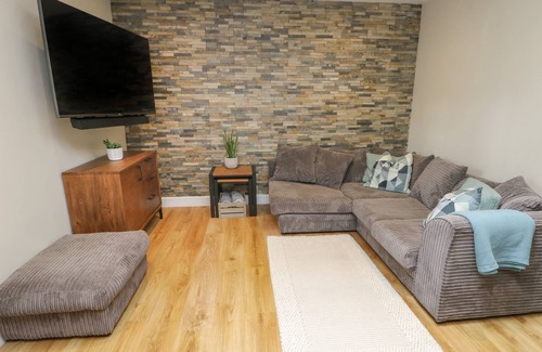 Llanrug Cottage | FIR TREE COTTAGE, pet friendly, with a garden in Llanrug