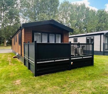 Allerthorpe House | Fir Tree Lodge with Hot Tub