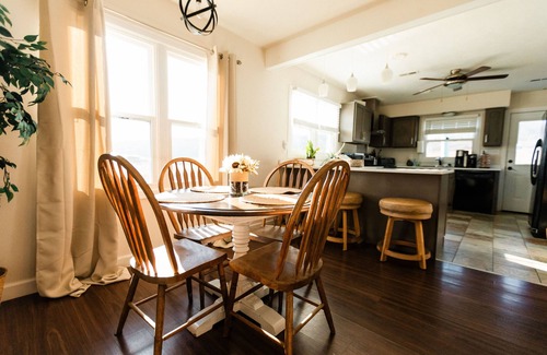 Somerset Cottage | FIRE PIT, FENCED YARD, FIREPLACE, HOT TUB, 100 meg internet, LAKE CUMBERLAND