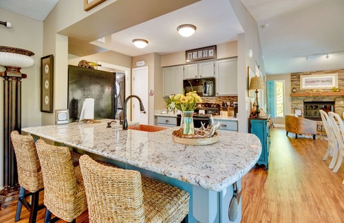 Mountain Home House | Fire Pit & Grill: Riverfront Home in Arkansas!