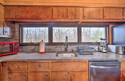 East Stroudsburg Cottage | Fire Pit & Grill: Lakefront Poconos Cottage!